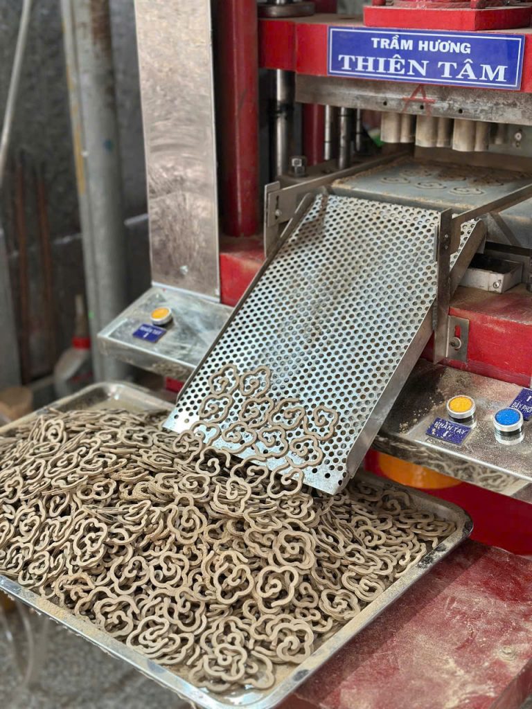 trầm hương thiên tâm nhận gia công nhang trầm tạo hà nội